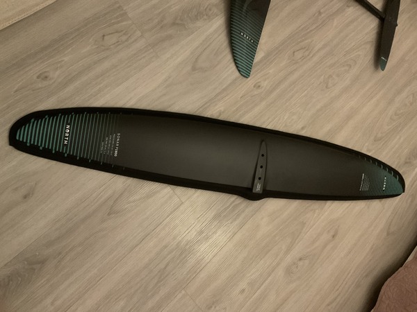 North - P 1800 front wing pumping light wind