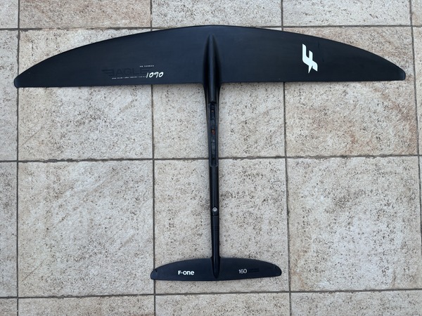 F-One - F-one Eagle 1090 + Stab carving xxxs 160