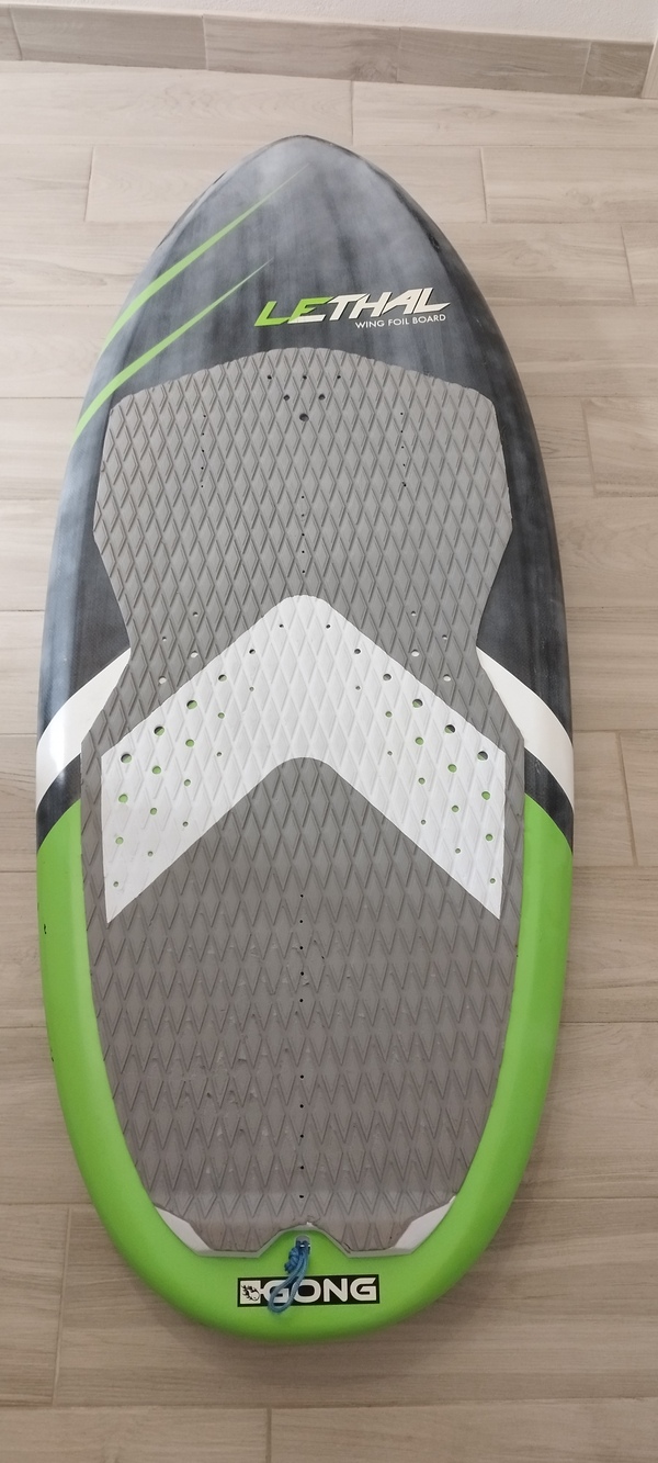 F-One - Tavola Gong Lethal 80Lt + Piantone F-One 85 + Aereo F-One Sevenseas 1200 Carbon + Vela Strike 5.5m