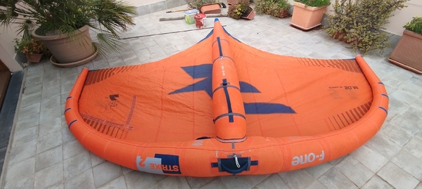 F-One - Tavola Gong Lethal 80Lt + Piantone F-One 85 + Aereo F-One Sevenseas 1200 Carbon + Vela Strike 5.5m