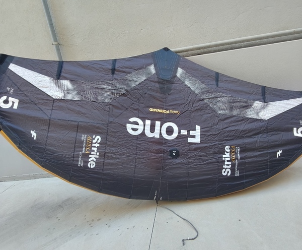 F-One - Strike V 5 aluula