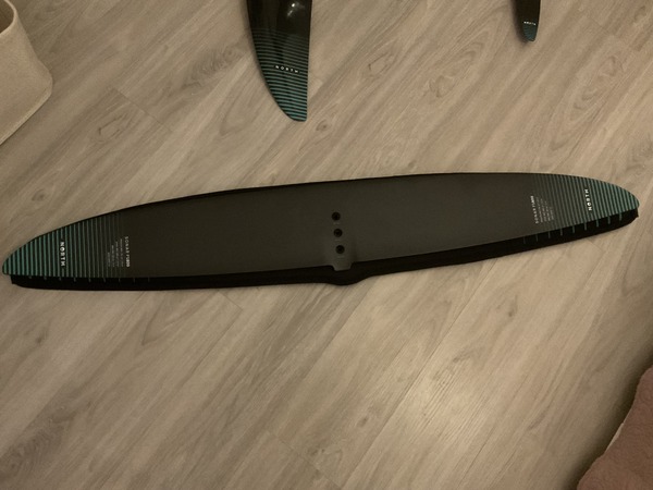 North -  P 1800 front wing  pumping light wind