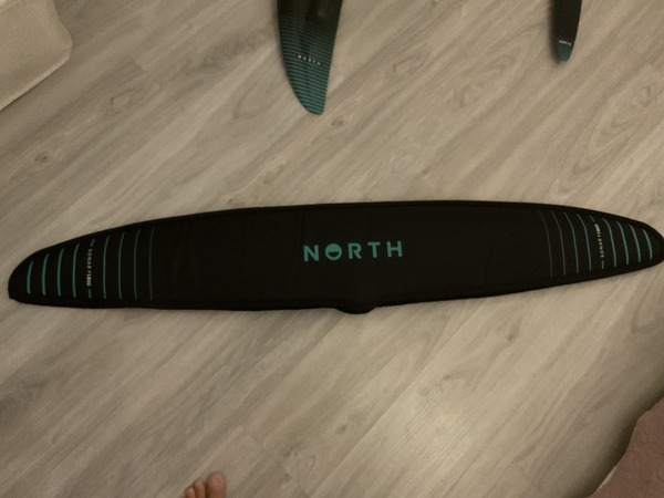 North -  P 1800 front wing  pumping light wind